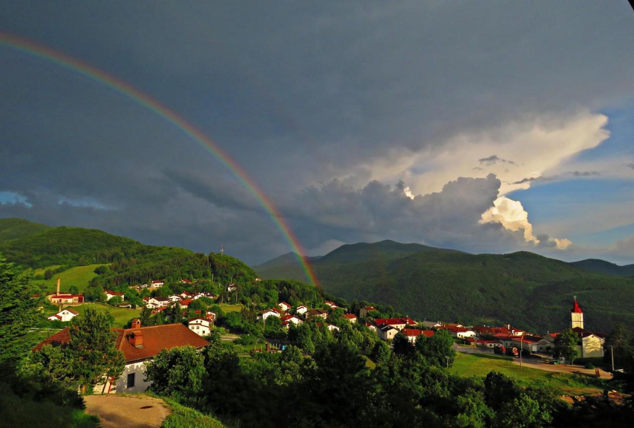 Gostilna Tratnik Hotel Col Exterior photo